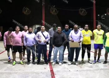 Fotos: Leobardo García Reyes // Fue reconocido Osvan Acevedo, pionero del futbol en espacios reducidos en Oaxaca.
