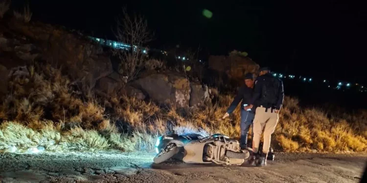 La motoneta de la víctima quedó varada sobre la carretera a Díaz Ordaz; el área fue resguardada por la Guardia Nacional.