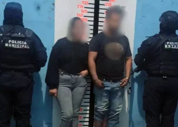 La pareja quedó detenida en espera de conocer su situación jurídica.