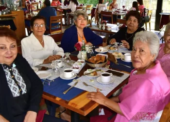 Fotos: Rubén Morales // José Núñez celebró su cumpleaños acompañada de entrañables amigas.