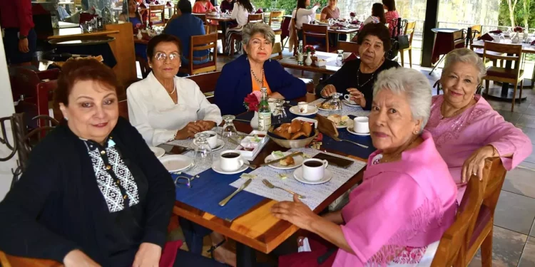 Fotos: Rubén Morales // José Núñez celebró su cumpleaños acompañada de entrañables amigas.