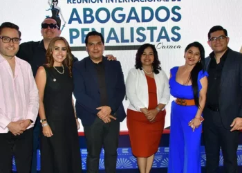 Fotos: Rubén Morales // Los abogados Josué Silva, Mariana García, Juan Manuel Zurita, Jaime Castera y Claudia Antonio.