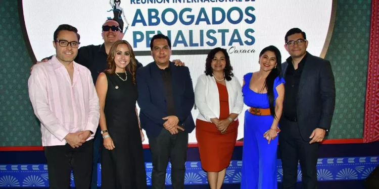 Fotos: Rubén Morales // Los abogados Josué Silva, Mariana García, Juan Manuel Zurita, Jaime Castera y Claudia Antonio.