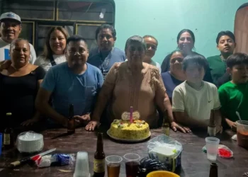 Doña Silvia agradeció a los presentes por compartir con ella la dicha de un nuevo año de vida.