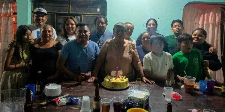 Doña Silvia agradeció a los presentes por compartir con ella la dicha de un nuevo año de vida.