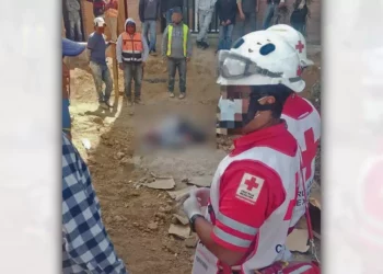 Pese al esfuerzo de los paramédicos de la Cruz Roja, Rogelio H. R. falleció en el lugar de la obra tras la fuerte caída.