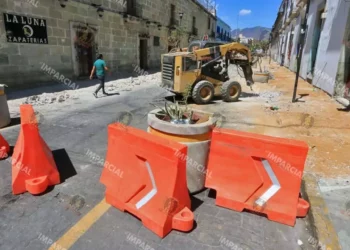 Foto: Adrián Gaytán // Las obras sobre la calle 20 de Noviembre, en el Centro Histórico de Oaxaca.