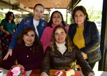Foto: Rubén Morales // Silvia Orvañanos celebró su cumpleaños rodeada del cariño de Ana Isabel Guinea, Paty Sampedro, Norma Ortíz y Sofía Halla.