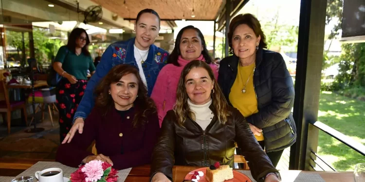 Foto: Rubén Morales // Silvia Orvañanos celebró su cumpleaños rodeada del cariño de Ana Isabel Guinea, Paty Sampedro, Norma Ortíz y Sofía Halla.