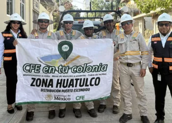 Foto: cortesía // Tareas de CFE para garantizar el abasto de fluido eléctrico en Huatulco y Puerto Escondido.