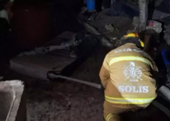 Bomberos de Huajuapan lograron sofocar las brasas para evitar una tragedia mayor.