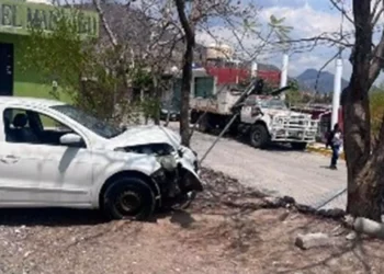 Daños materiales y una mujer lesionada fue el saldo del choque de un Volkswagen Vento.