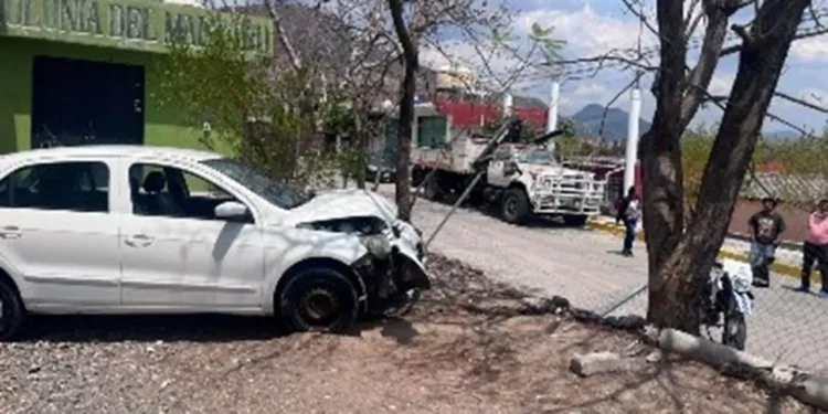 Daños materiales y una mujer lesionada fue el saldo del choque de un Volkswagen Vento.