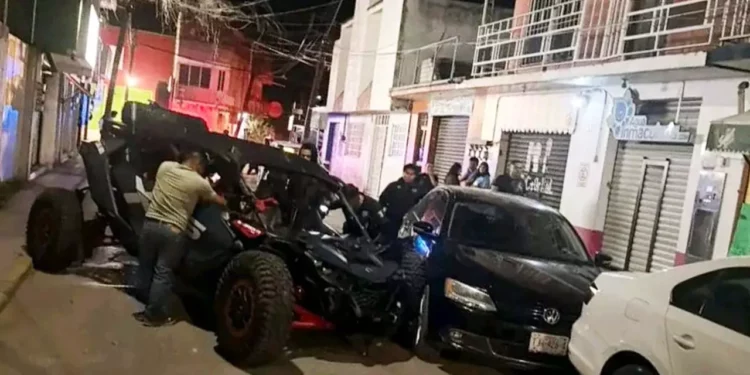 El aparatoso accidente se registró en la esquina de la Avenida 5 de Febrero e Hidalgo.