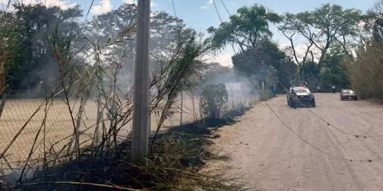 Los bomberos lograron controlar el incendio.