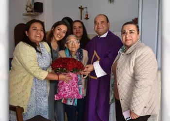 Doña Lolita Alonso León de Ruíz celebró el pasado sábado 21 de marzo su centenario.