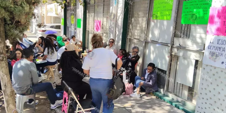 Foto: Jesús Santiago // La protesta en las oficinas centrales del IEBO.