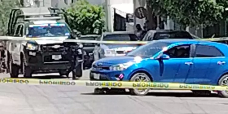 A la luz del día asesinan a un hombre en Huajuapan; la zona fue sitiada por fuerzas estatales.
