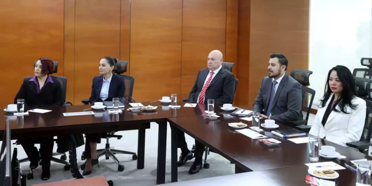 Foto: Secretaría de Gobernación // Damaris Baglietto Hernández, en el grupo de los fiscales federales nombrados para cada estado.