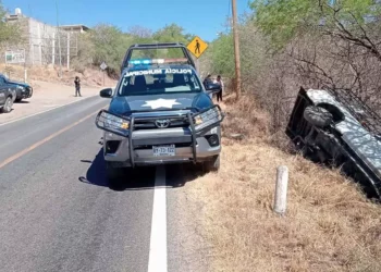 El accidente ocurrió a la altura de la agencia de Santa María Xochixtlapilco.