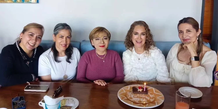 Foto: Rubén Morales // Lily González celebró acompañada de Ofe Amaya, Lety Vásquez, Sandra Palacios y Debby Niño de Rivera.