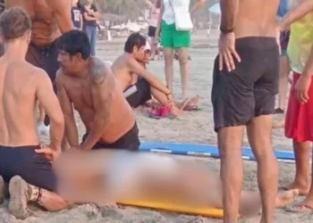 ¡Tragedia en Zicatela! Extranjero muere ahogado por fuertes olas en Puerto Escondido