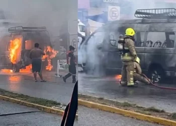 VIDEO | Arde urvan en pleno centro de Matías Romero: falla mecánica apunta como causa