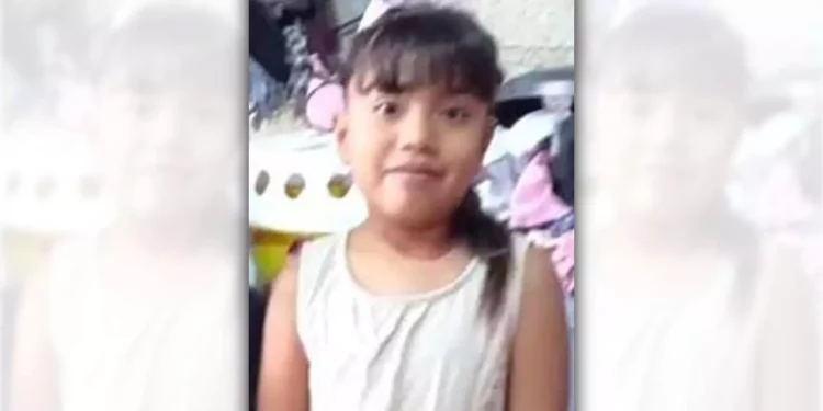 Autoridades y familiares difunden la imagen de Amanda Mijares.