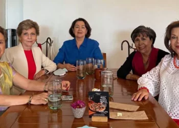 Fotos: Rubén Morales // Adriana Díaz, Teté Fernández, Marisol Quintana, Paty Zárate y Olguita Castellanos disfrutaron de un desayuno entre amigas, en el que no faltaron las charlas amenas y el gusto por la buena compañía.