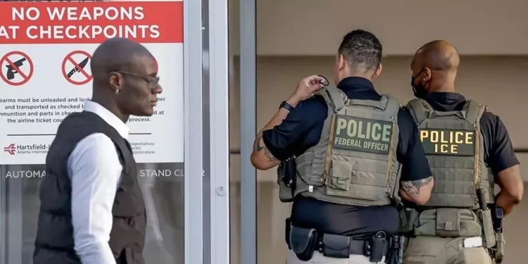 Foto: Agencias // Angustia por presencia de agentes del ICE en aeropuertos de EU.