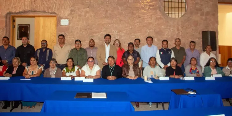 Autoridades de 92 municipios de la Mixteca firmaron un convenio con la DDHPO.