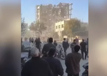 VIDEO | Israel bombardea sede clave en Qom para frenar elección del nuevo líder supremo de Irán
