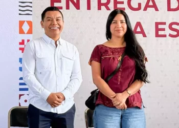 Foto: Facebook // Benjamín Viveros y Eliza Zepeda, abucheados en la mazateca.