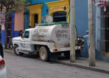 Foto: Archivo El Imparcial // Carros tanque suplen la ineficiencia oficial para satisfacer el derecho humano al agua de los capitalinos.