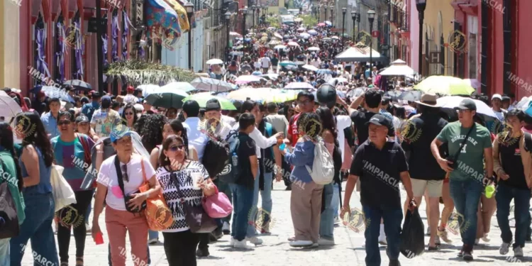 Foto: Andrés Gaytán // Centros turísticos como Oaxaca están obligados a brindar seguridad a turistas. El fin de semana el Andador Turístico estuvo a tope.