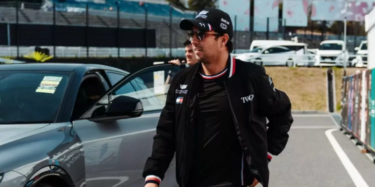 ¡Día de pesadilla para Checo Pérez en el GP de Japón! Choque, fallas y fuertes insultos de George Russell