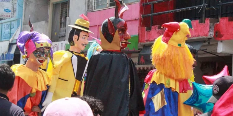 Coloridos matachines y música tradicional marcaron el cierre de la festividad de San José.