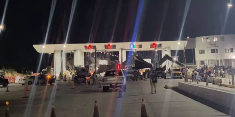 Foto: redes sociales // Con acuerdos mínimos, persiste el bloqueo a la supercarretera Barranca Larga-Ventanilla