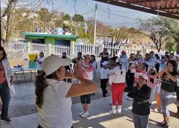 Después de la carrera, aprovecharon los servicios gratuitos que se ofrecieron de toma de signos vitales y realización de detecciones de glucosa, hipertensión, VIH, sífilis, triglicéridos y colesterol, así como exploración de mamas gratuitas.