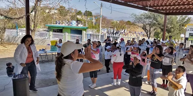 Después de la carrera, aprovecharon los servicios gratuitos que se ofrecieron de toma de signos vitales y realización de detecciones de glucosa, hipertensión, VIH, sífilis, triglicéridos y colesterol, así como exploración de mamas gratuitas.