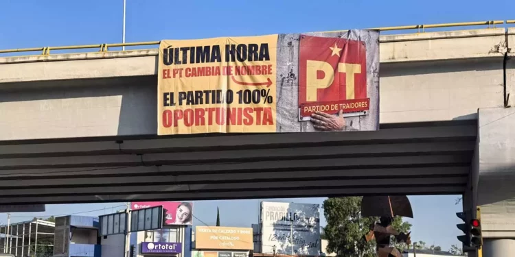 De nueva cuenta aparecieron en Oaxaca lonas al puro estilo del crimen organizado.