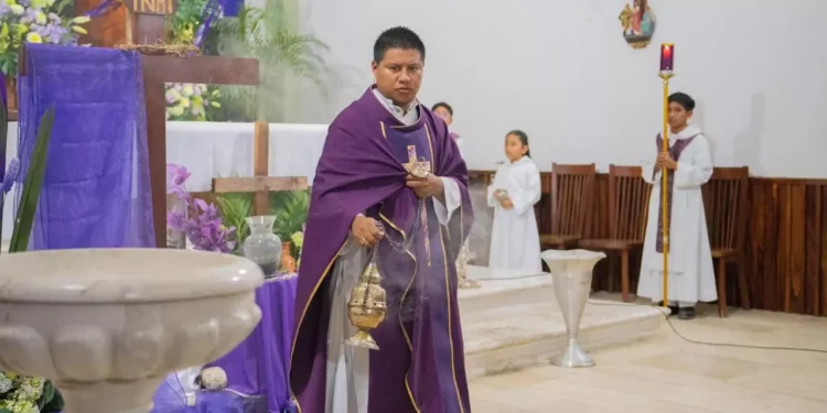 Con fe y tradición inicia el Cuarto Viernes de Cuaresma en Santa María Huatulco