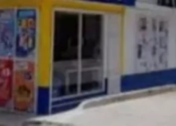 El ataque ocurrió al exterior de una tienda en el Bulevar Tierra del Sol.