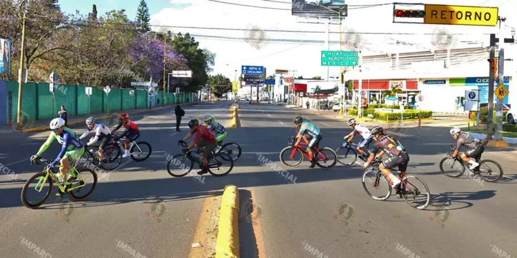 Fotos: Leobardo García Reyes // El fin de semana el ciclismo se celebró en la avenida Universidad.