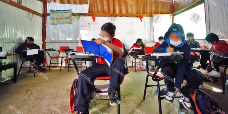 EL IMPARCIAL recorrió el lugar y las aulas solo para testimoniar el cúmulo de carencias con pupitres, sillas, pizarrones y mobiliario escolar reciclado.