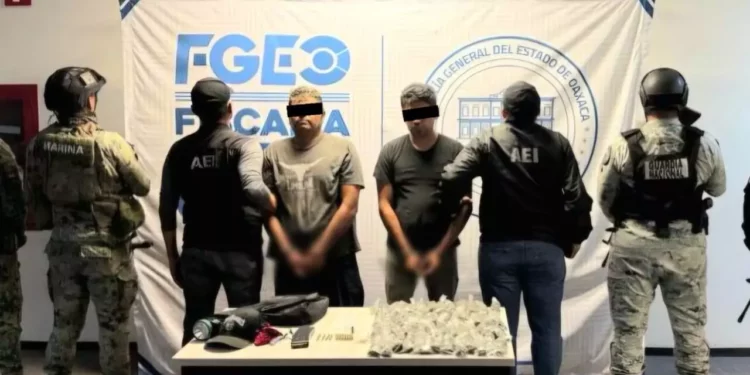 Cae presunto operador de “Los Rusos” frente a escuela en la Costa de Oaxaca