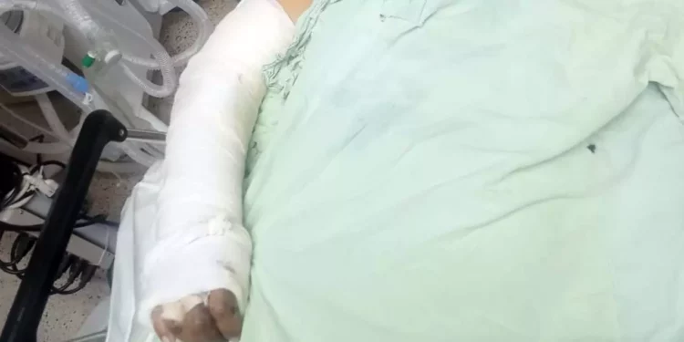 Elementos de la AEI realizaron las diligencias de ley en el hospital de Pochutla; el cuerpo de la mujer fue trasladado para la necropsia de rigor.