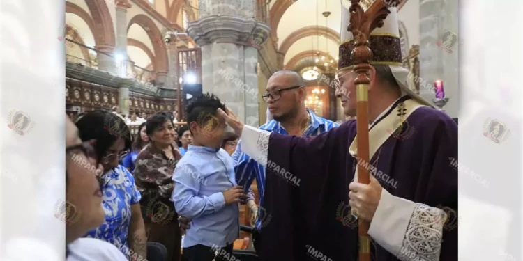 Foto: Adrián Gaytán // El arzobispo también llamó a reflexionar sobre esta unidad social.
