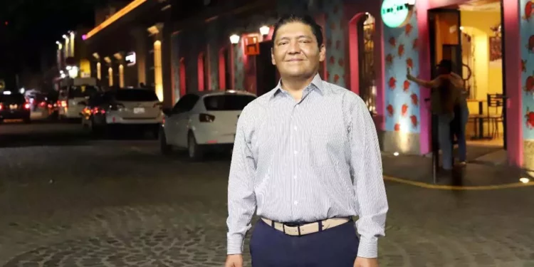 El autor oaxaqueño ha destacado por impulsar iniciativas orientadas al desarrollo del sector social.