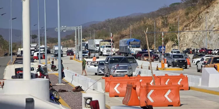Foto: redes sociales // El bloqueo en la caseta de Ventanilla de la súpercarretera a la Costa cumple 4 días.